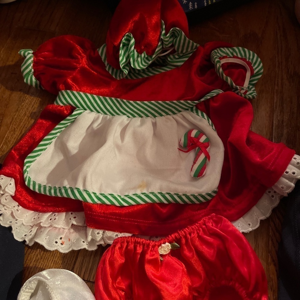 Build A Bear Red And Green Dress W/apron And Hat Slippers And Bottoms - Read